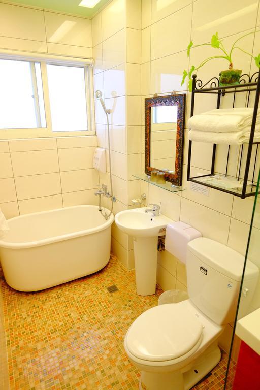 Moon House B&B Hualien City Exterior photo